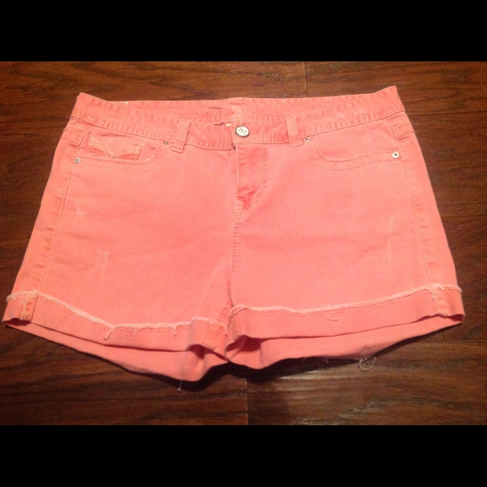 Maurice's light pink denim shorts. Size 13/14.